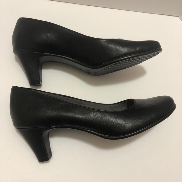 Black Heels - Picture 4 of 7